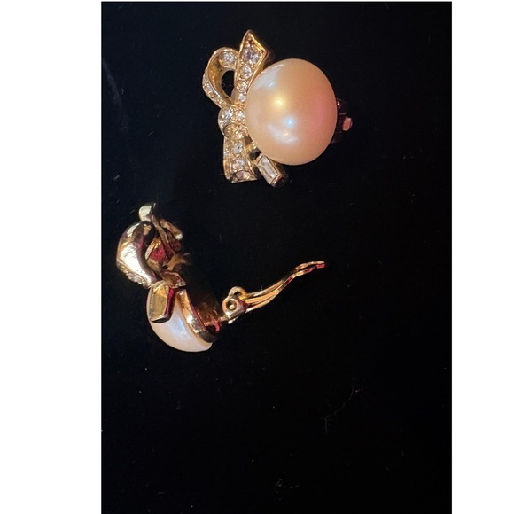 Nina Ricci Vintage Gold Tone Bow Faux Pearl Crystal Clip On Earrings Signed - Picture 7 of 8